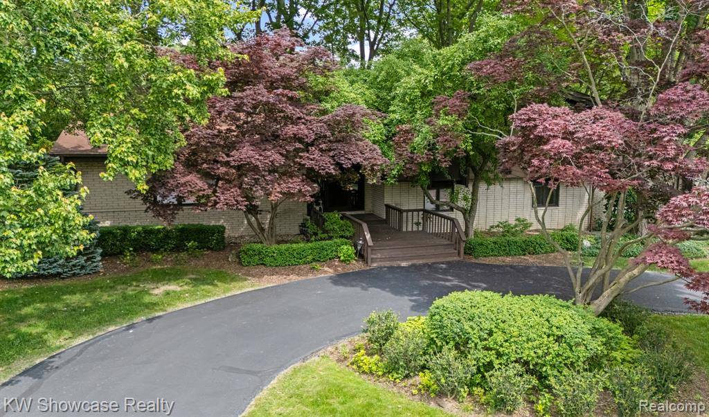 Bloomfield Hills, MI 48302,1804 W Bend Drive