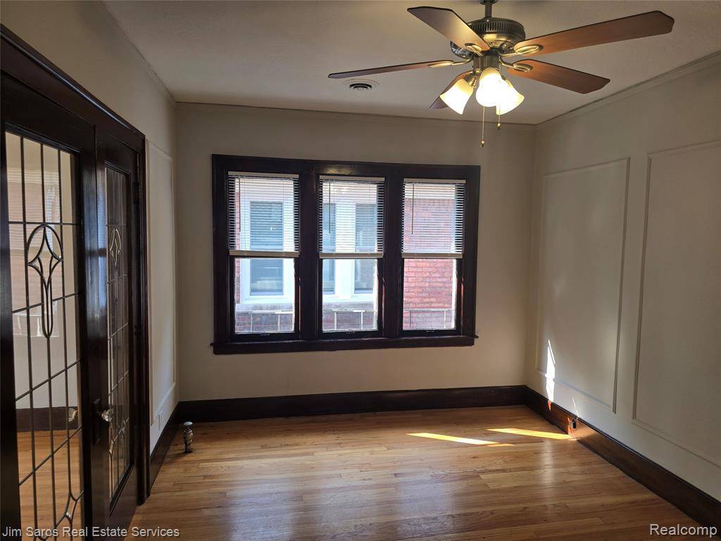 Grosse Pointe, MI 48230,910 Beaconsfield 2N Avenue