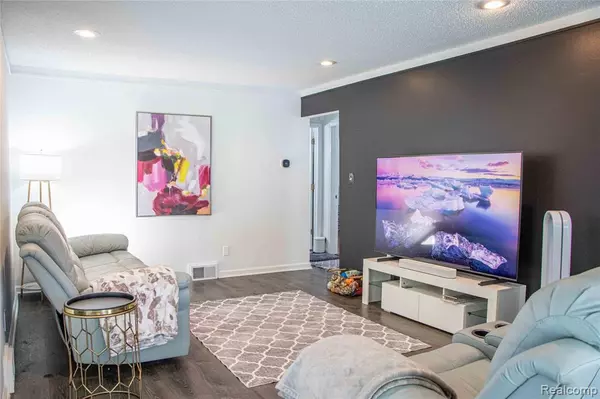 Southfield, MI 48033,21110 Van Buren Street
