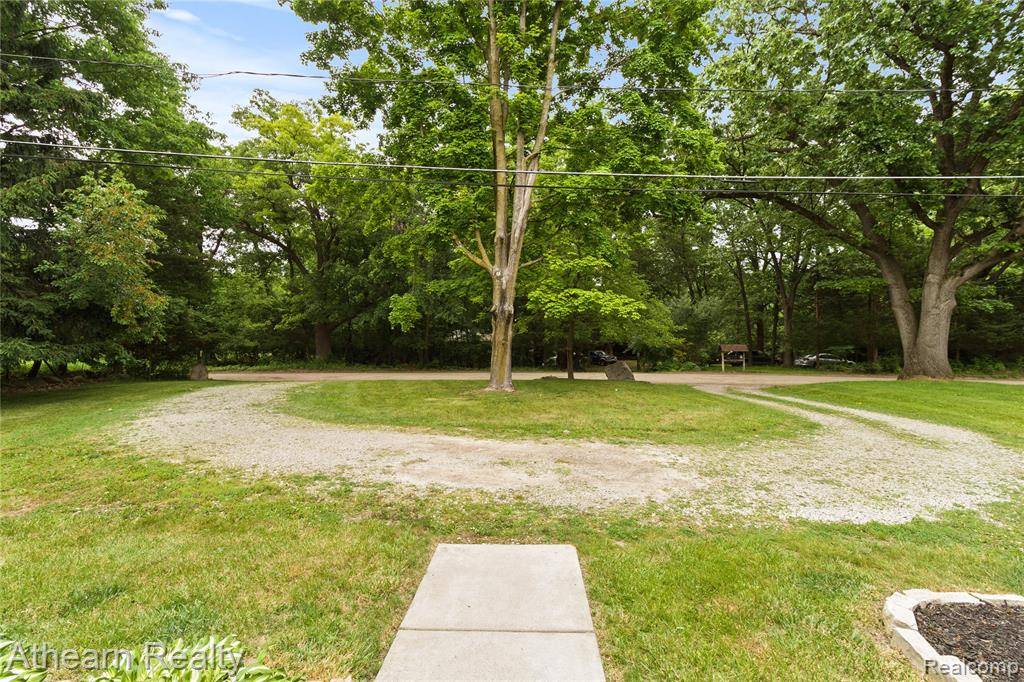 Fenton, MI 48430,10129 Nimphie Road