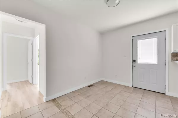 Center Line, MI 48015,25044 Comfort