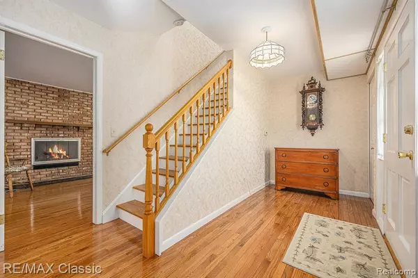 Walled Lake, MI 48390,1925 Dawn Ridge Road