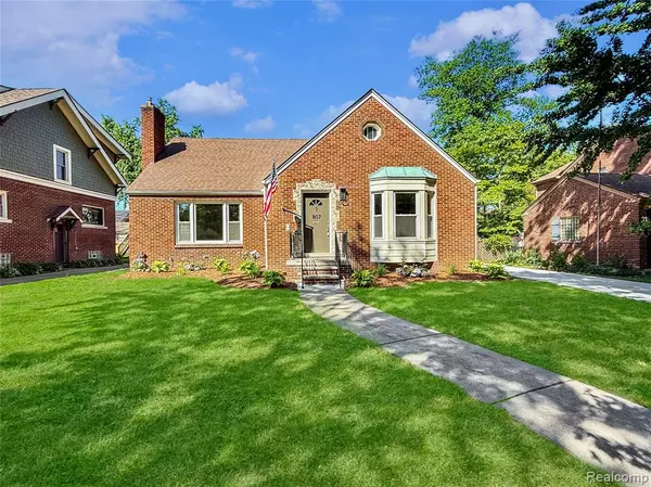 Grosse Pointe Park, MI 48230,807 Barrington Road