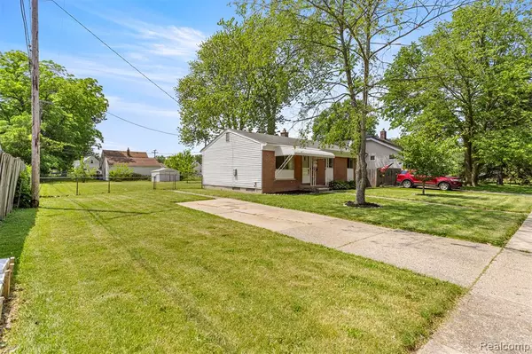 Roseville, MI 48066,26339 Hollywood Street