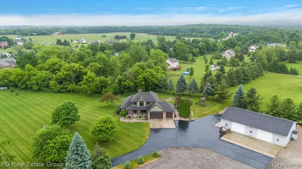 4888 Oakwood Road, Ortonville, MI 48462