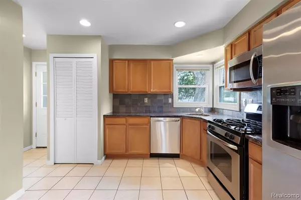 Livonia, MI 48154,14999 Arden Street