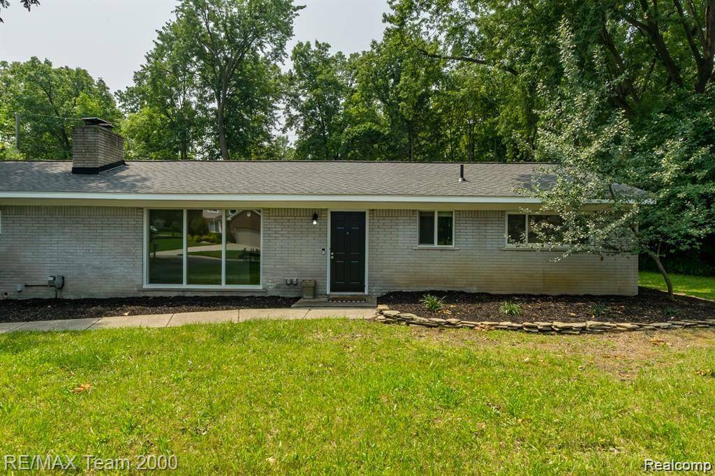 Farmington Hills, MI 48334,28045 W GREENMEADOW Circle