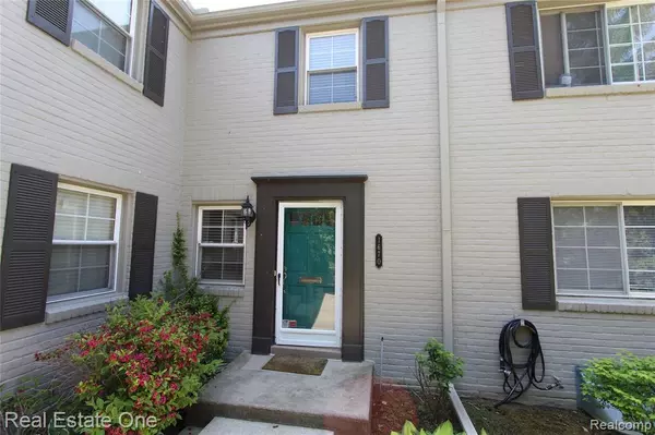 1670 Graefield Road, Birmingham, MI 48009