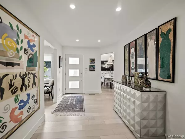 Bloomfield Hills, MI 48301,6420 Apple Grove Lane
