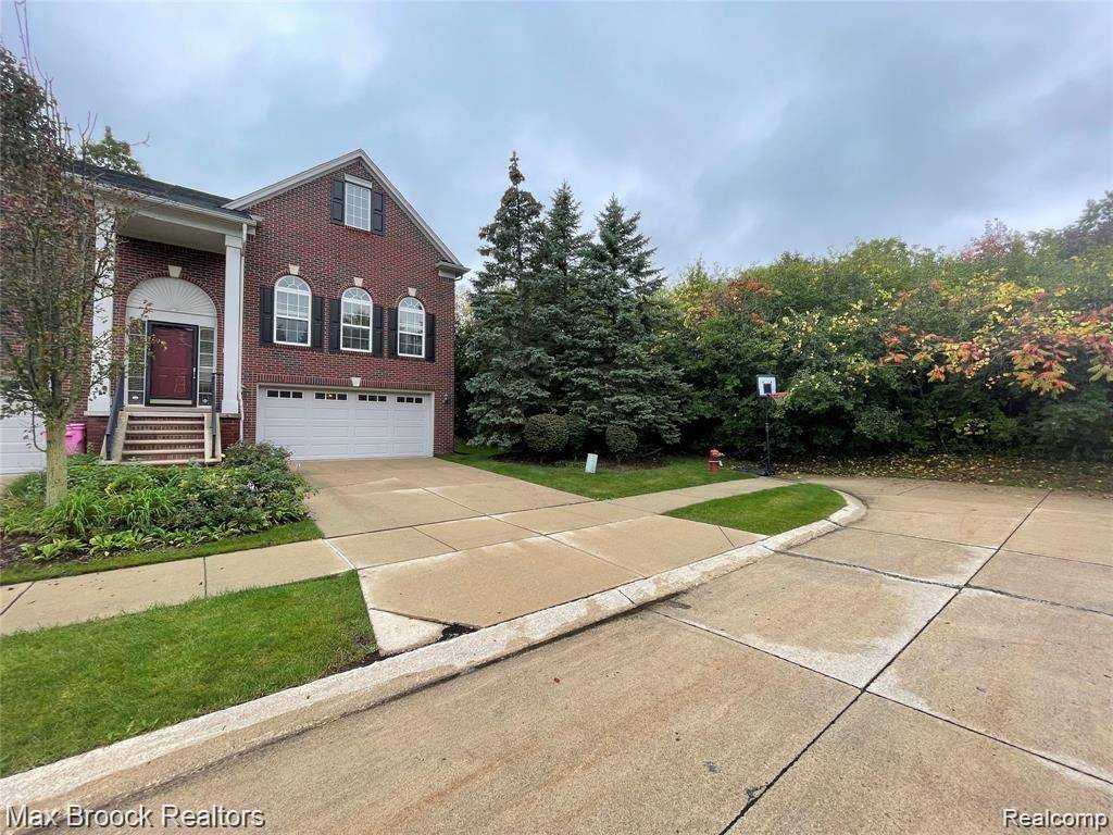 754 SANDALWOOD Drive, Troy, MI 48085