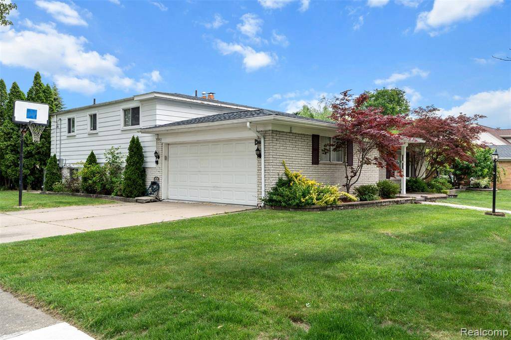 Dearborn Heights, MI 48127,26734 SHEAHAN Drive