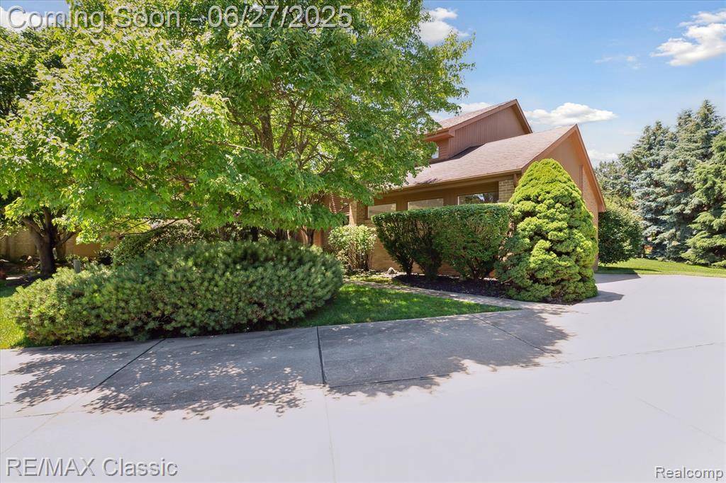 Farmington Hills, MI 48331,35606 Huntsman Court