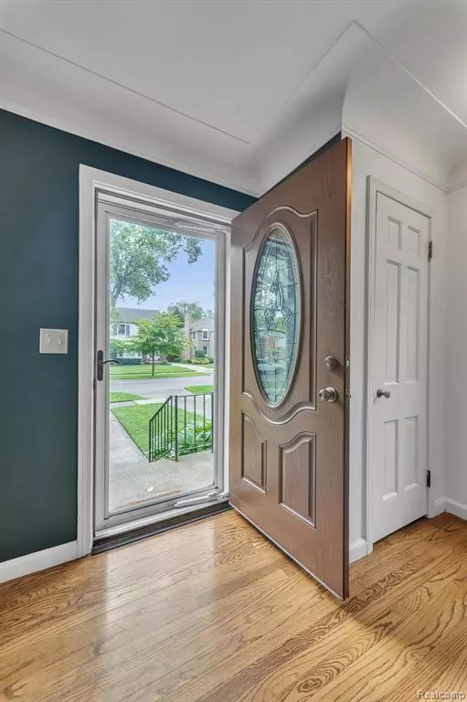 Grosse Pointe Farms, MI 48236,421 Maison Road