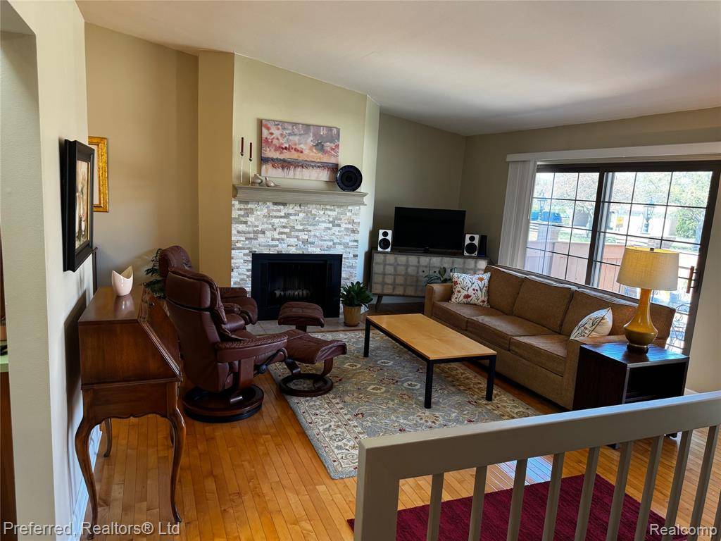 Novi, MI,22208 Pondview