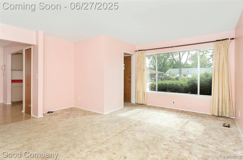Waterford, MI 48071,29035 Spoon Avenue