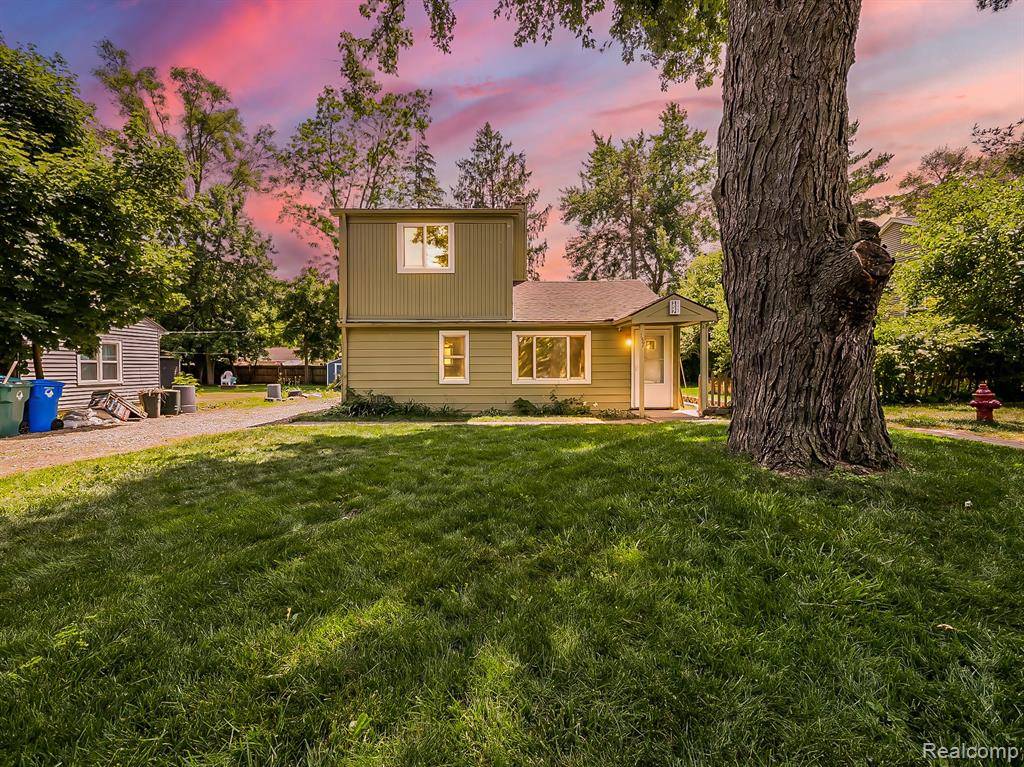 157 Cardinal Street, Commerce Twp, MI 48382
