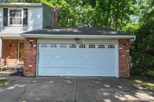 Fenton, MI 48430,12260 Dollar Lake Drive