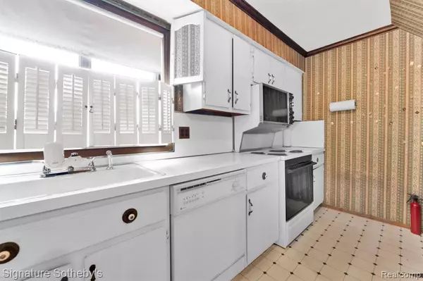 Southfield, MI 48075,23719 Wendy Lane