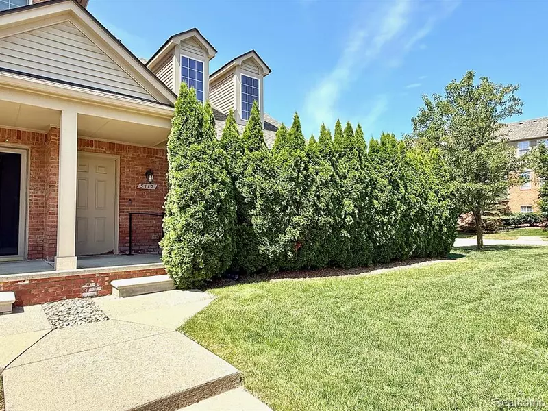 5112 Mesa Drive, Shelby Twp, MI 48316