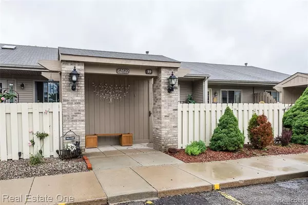 62622 RALEIGH CT, South Lyon, MI 48178