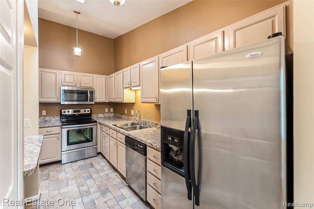 South Lyon, MI 48178,62622 RALEIGH CT