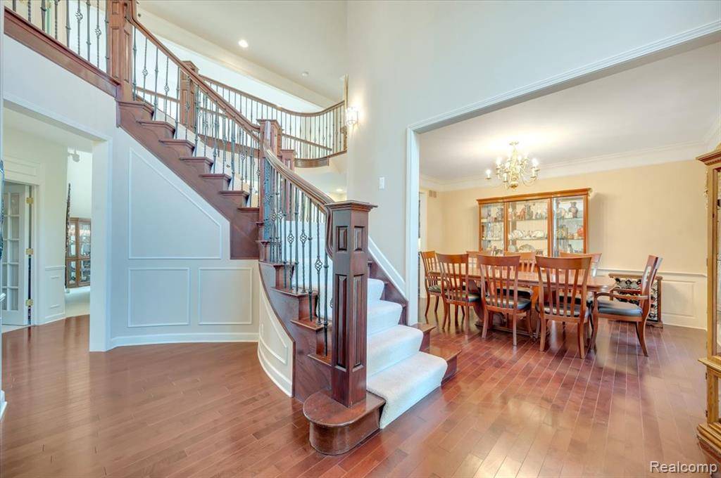 Novi, MI,43443 Mclean Court