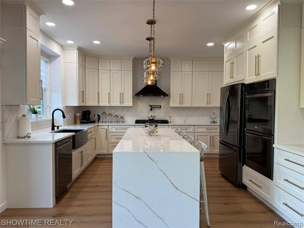 Shelby Twp, MI 48317,7108 S Central Park
