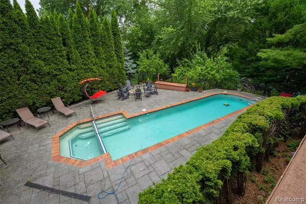 West Bloomfield, MI 48323,4683 Maura Lane