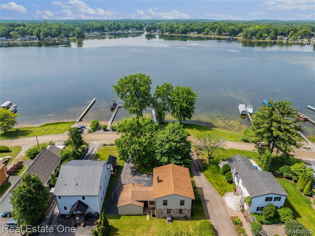Pinckney, MI 48169,5065 Girard Drive