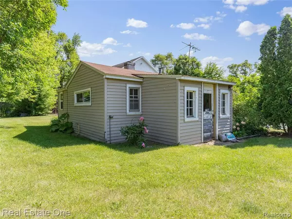 Pinckney, MI 48169,5065 Girard Drive
