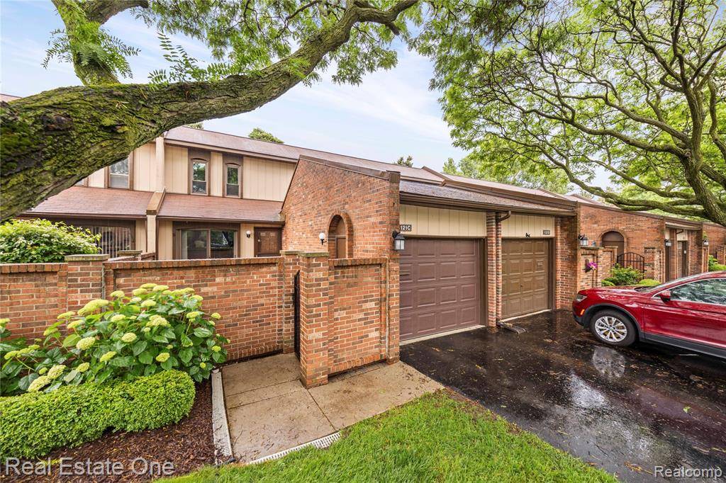 1121 Kirts Boulevard, Troy, MI 48084