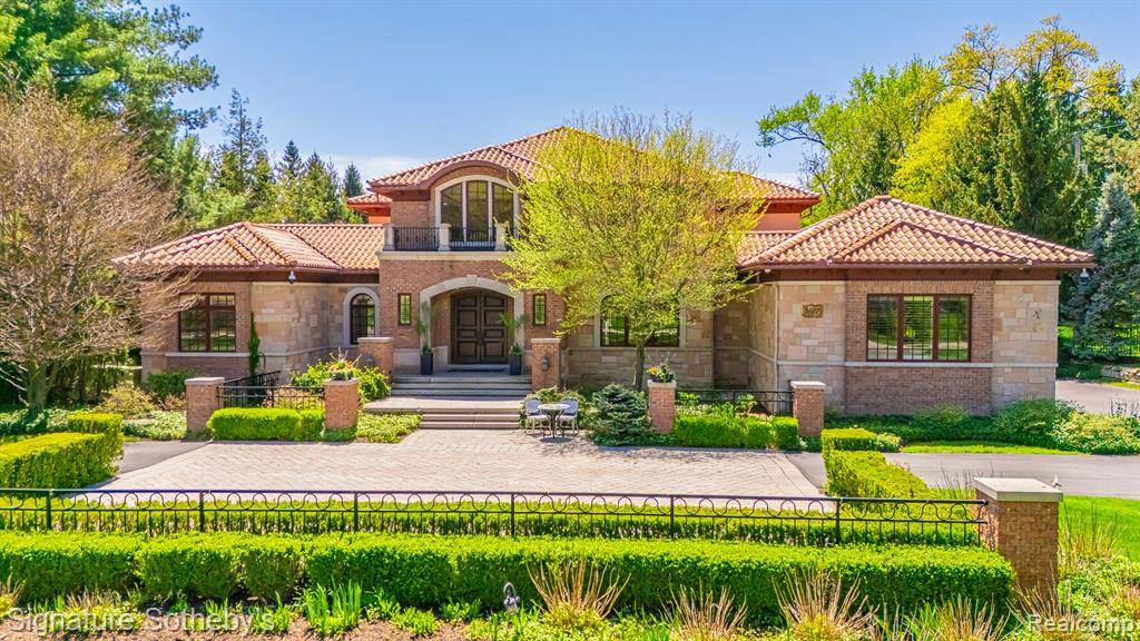 Bloomfield Hills, MI 48304,597 YARBORO Drive