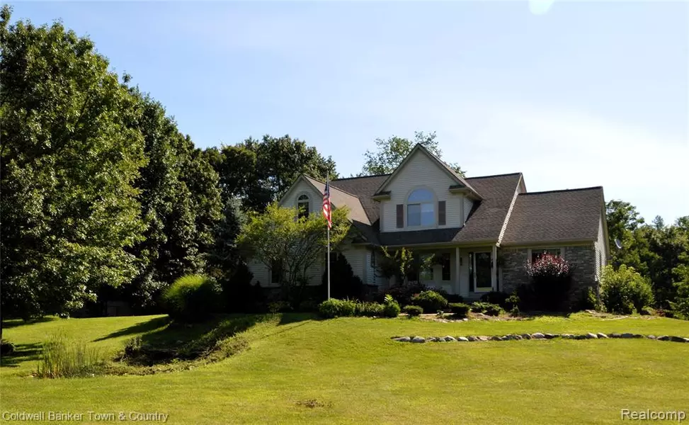1355 MAXFIELD Road, Brighton, MI 48114