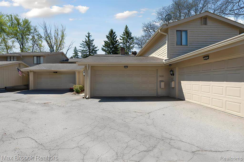 7454 BRIDGE Way, West Bloomfield, MI