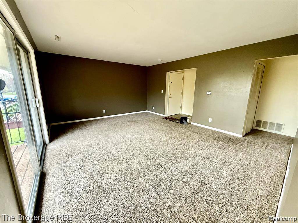 Howell, MI 48843,407 W Highland Road