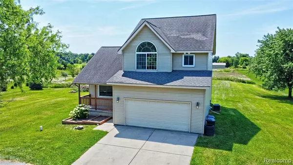 2102 Oakwood Road, Ortonville, MI 48462