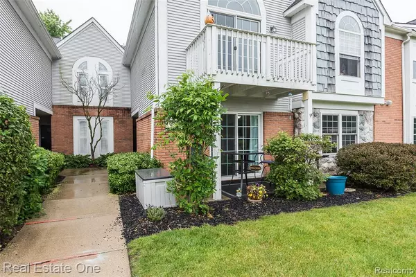 South Lyon, MI 48178,225 Brookwood DR Drive