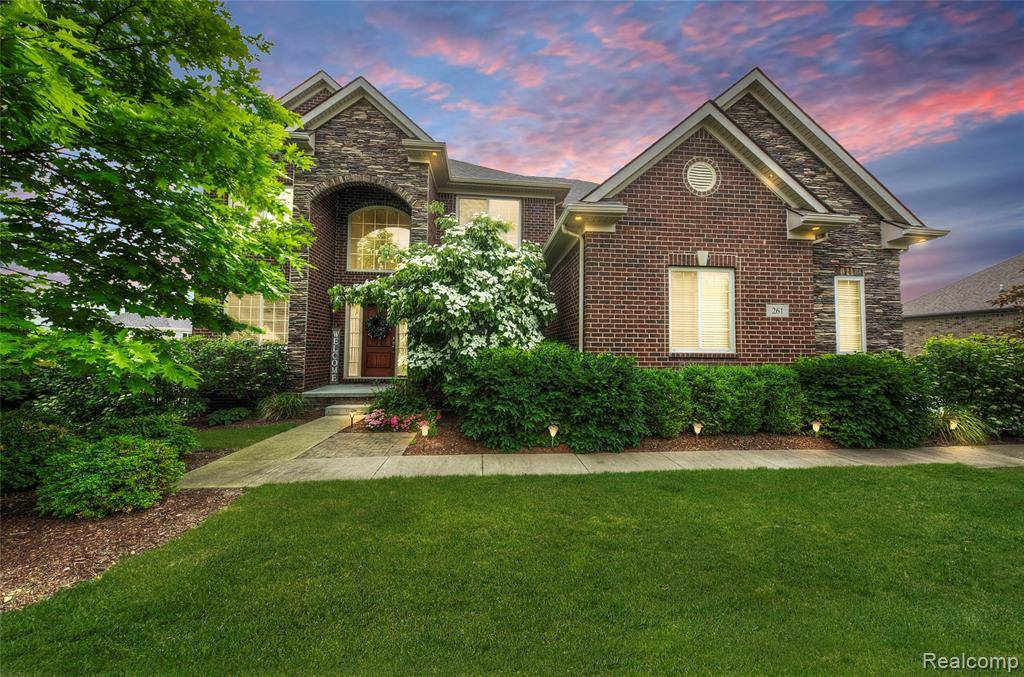 261 Willow Lake Drive, Oxford, MI 48371