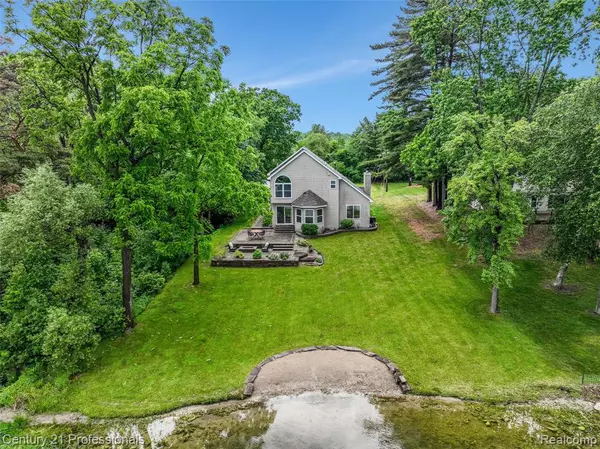 1052 Maple Heights Drive, White Lake, MI