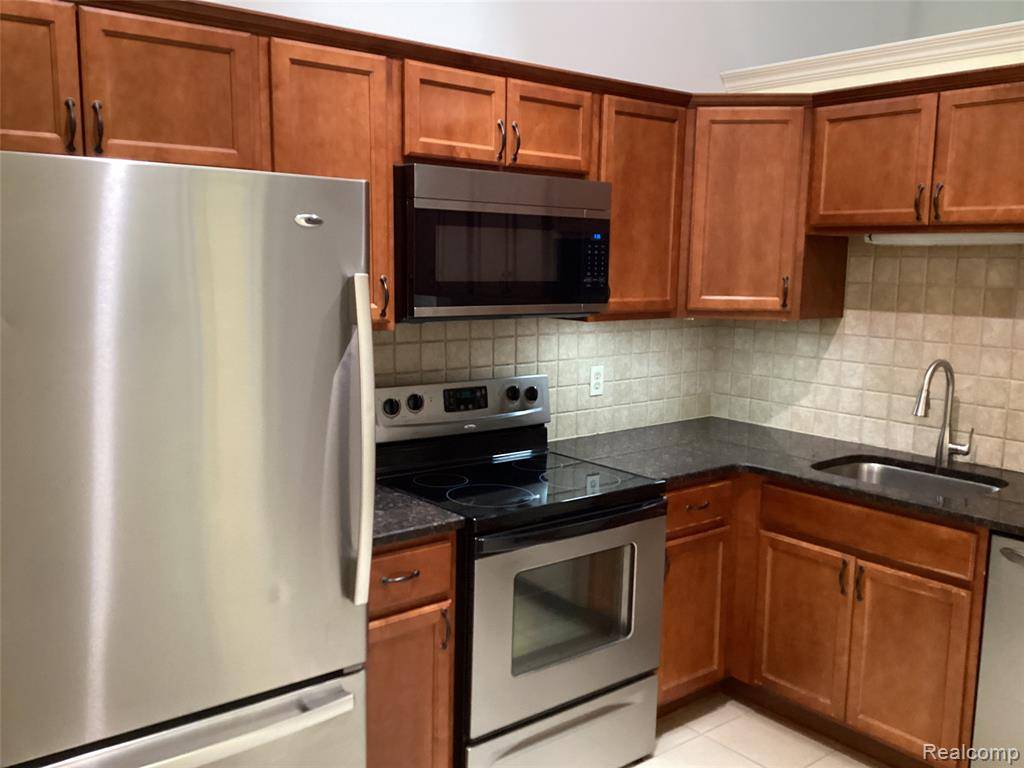 Farmington Hills, MI 48331,38547 Darbyshire