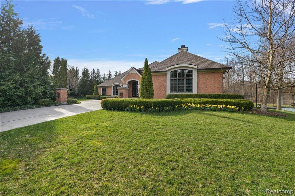 Bloomfield Hills, MI 48302,2779 Turtle Lake Drive