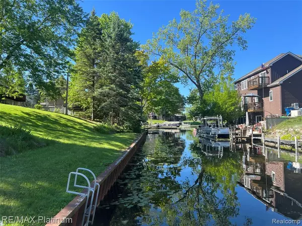 Fenton, MI 48430,13368 N Fenton Road