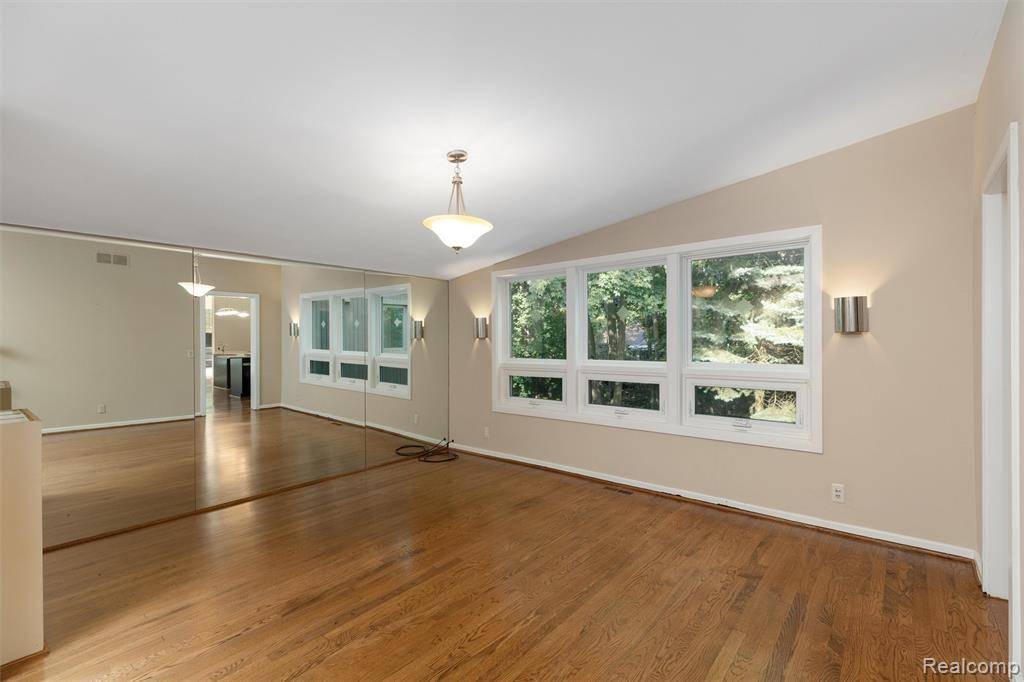 Farmington, MI 48335,24145 Locust Street