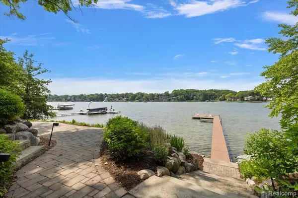 West Bloomfield, MI 48324,3678 Elder S Road