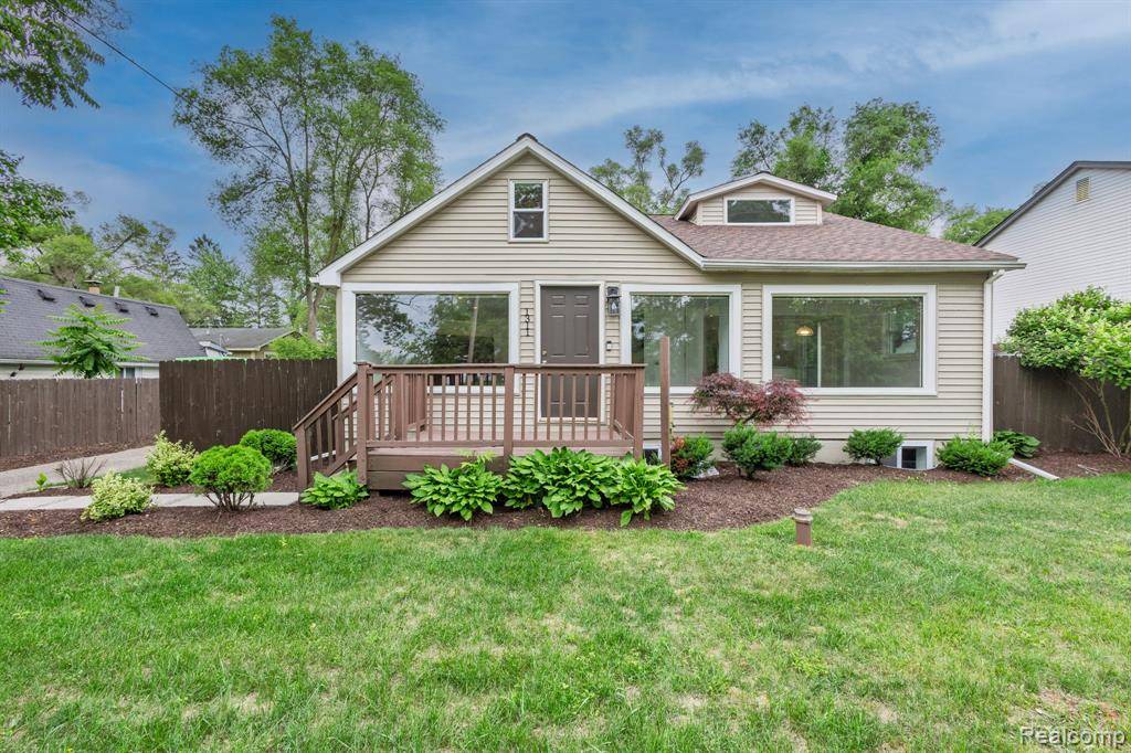 1311 W Oakley Park Road, Commerce Twp, MI 48390