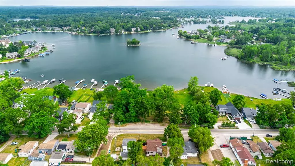 1311 W Oakley Park Road, Commerce Twp, MI 48390