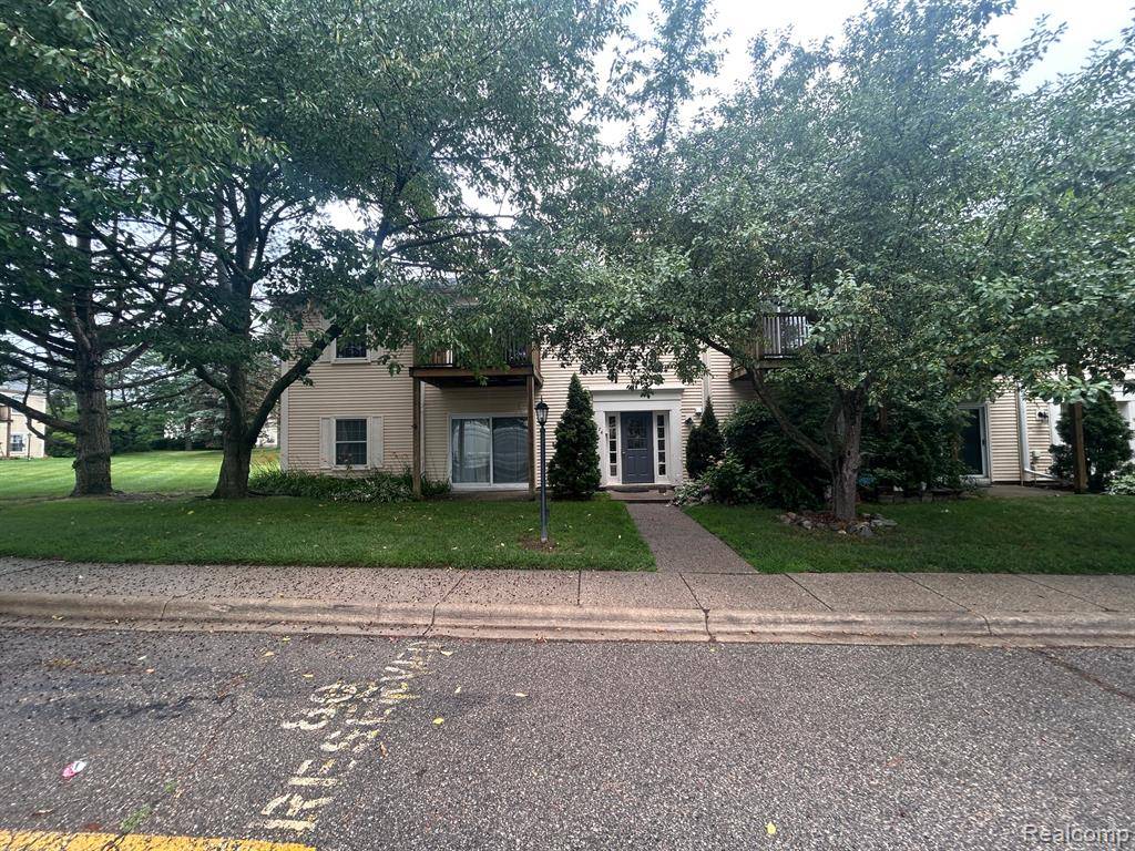924 CHESTNUT HILL Drive, Auburn Hills, MI 48326