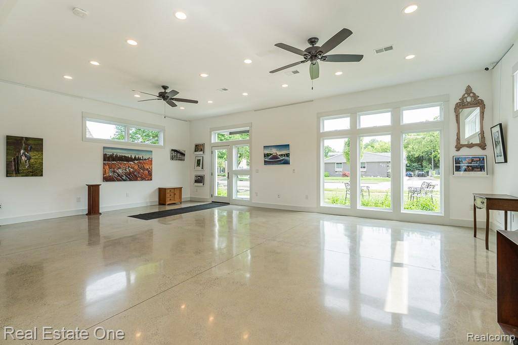 Rochester, MI 48307,426 W University Drive