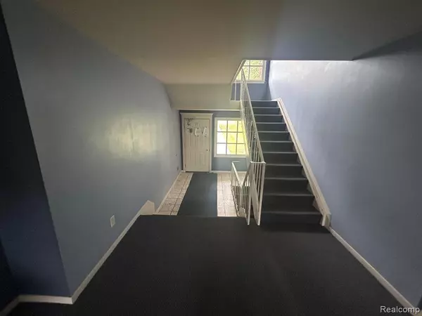 Bloomfield Hills, MI 48304,436 S FOX HILLS DR APT 5