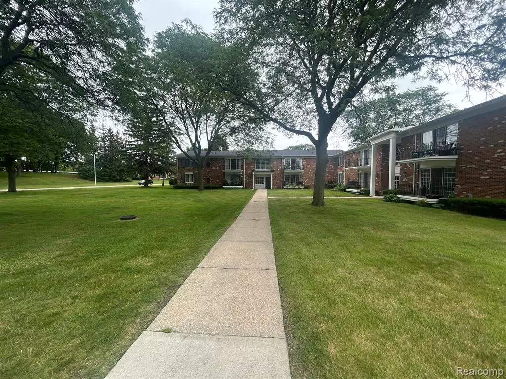 Bloomfield Hills, MI 48304,436 S FOX HILLS DR APT 5